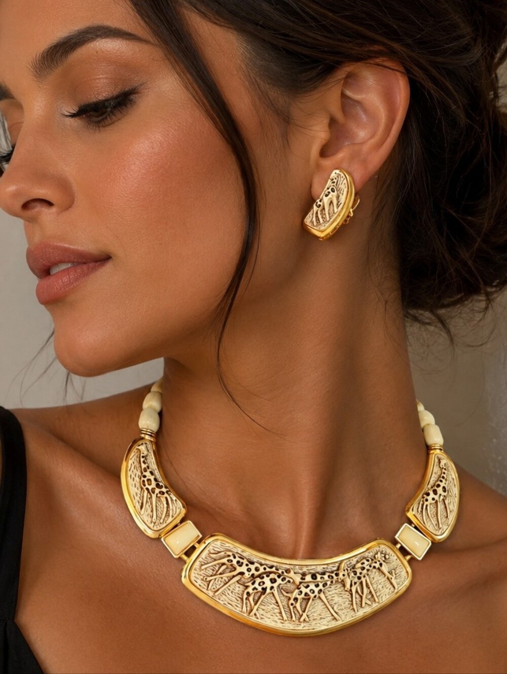 VTG 1970s 3D Acrylic Giraffe Bib Beaded Collar Necklace Clip-on Earrings Set